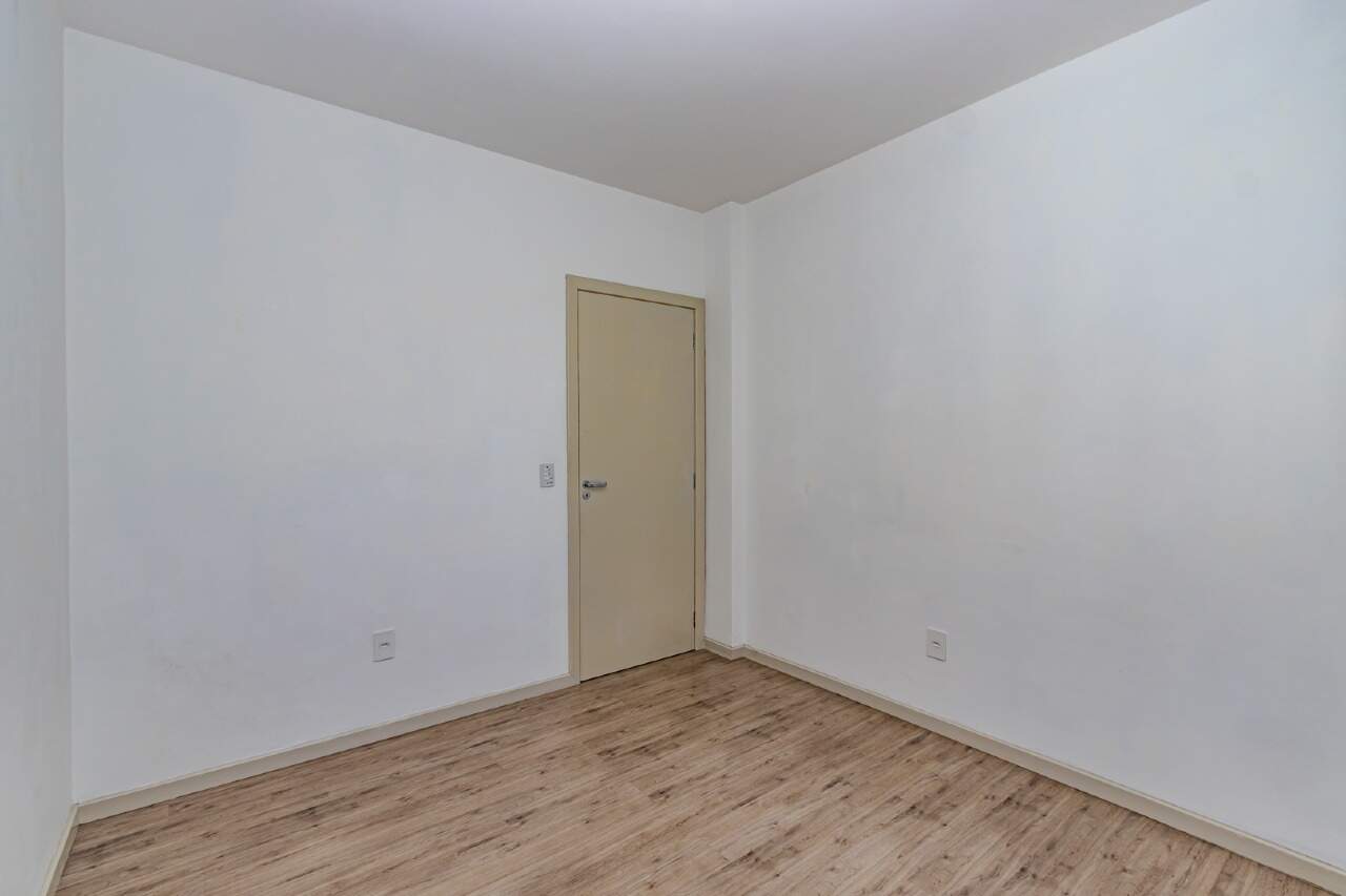 Apartamento à venda no Pioneiros: 