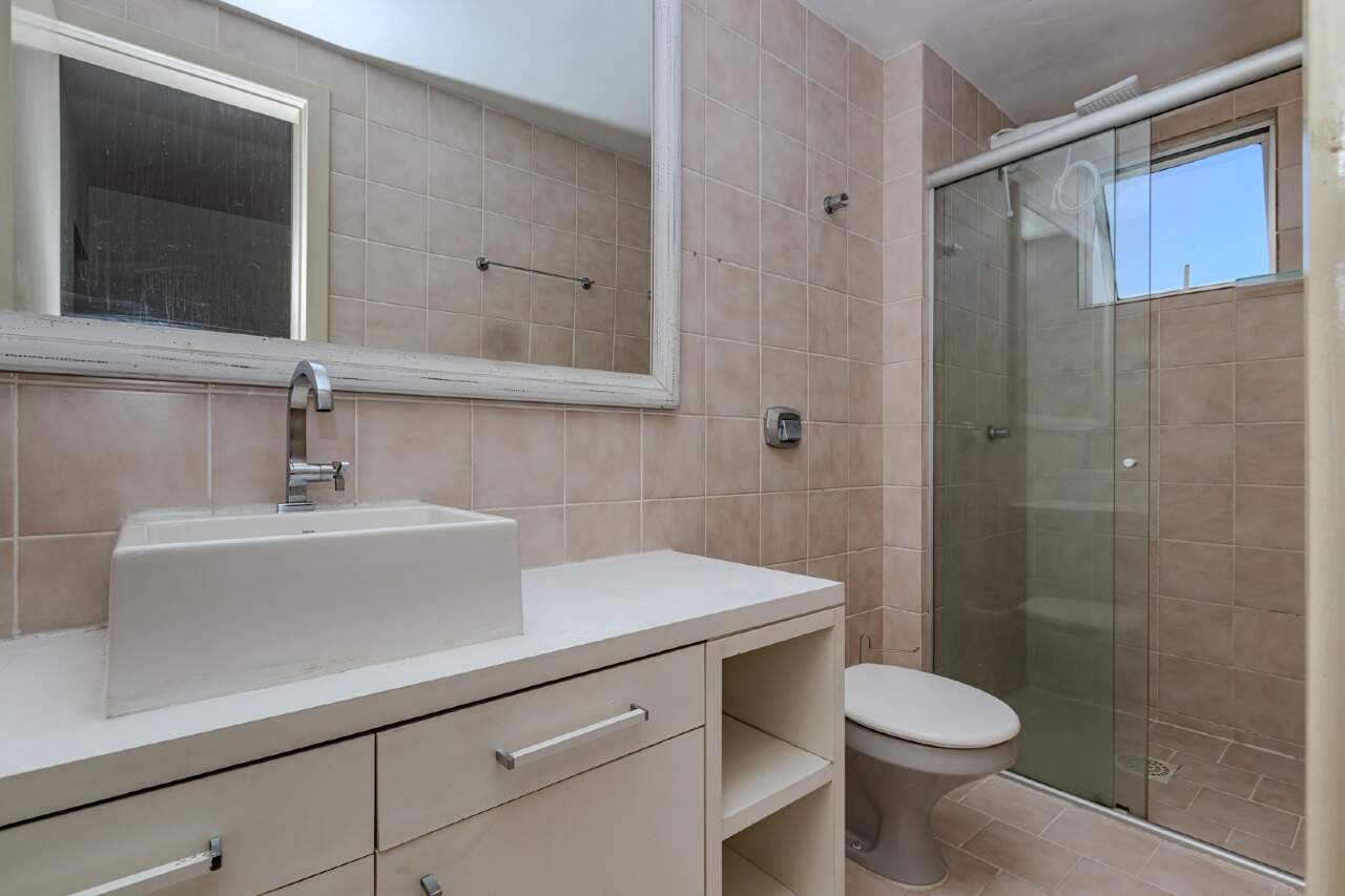 Apartamento à venda no Pioneiros: 