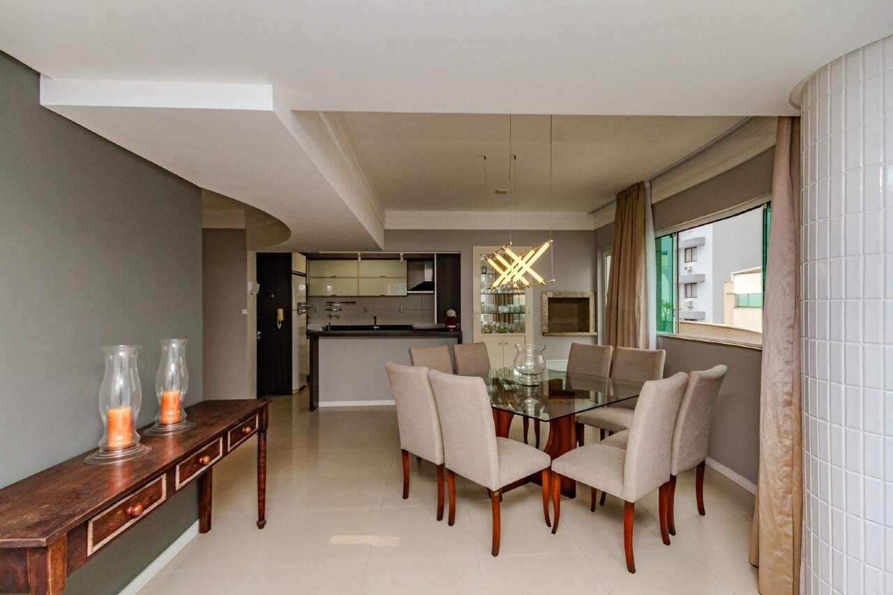 Apartamento diferenciado à venda no Centro: 