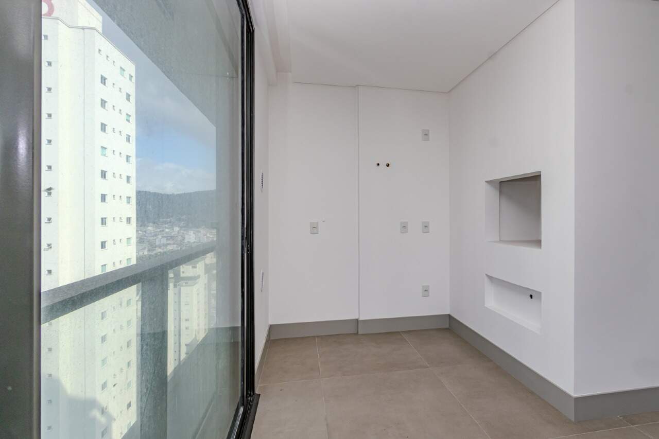 Apartamento à venda no Pioneiros: 