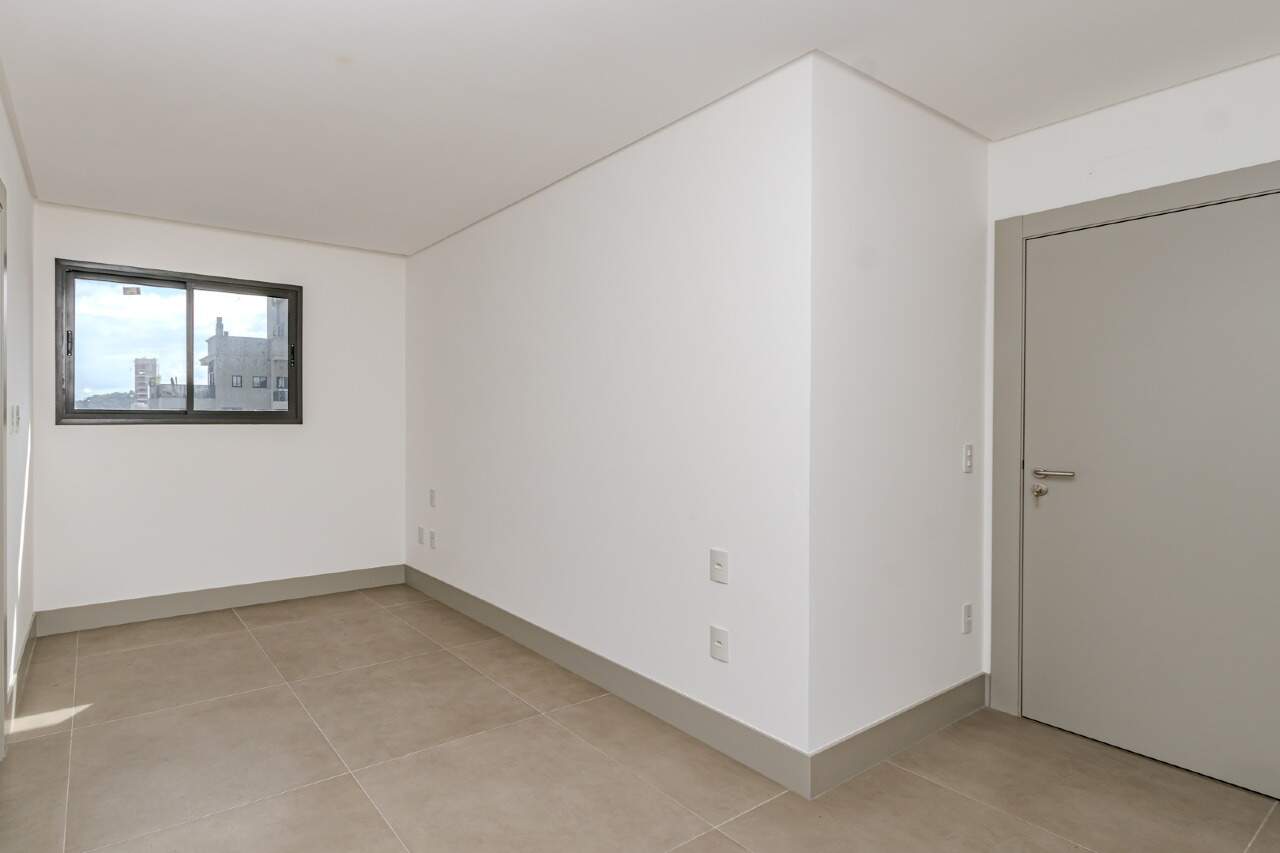 Apartamento à venda no Pioneiros: 