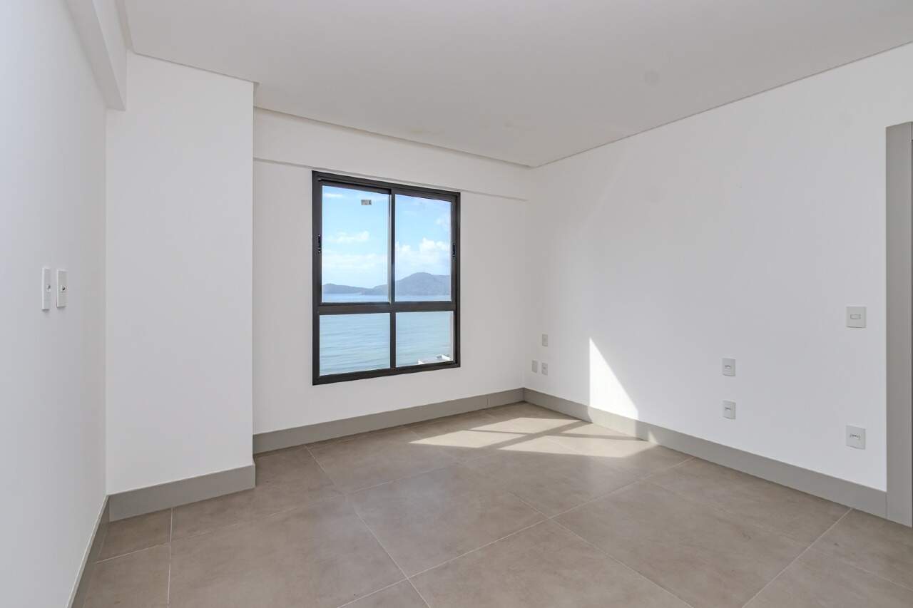 Apartamento à venda no Pioneiros: 