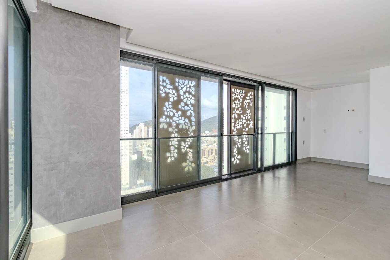 Apartamento à venda no Pioneiros: 