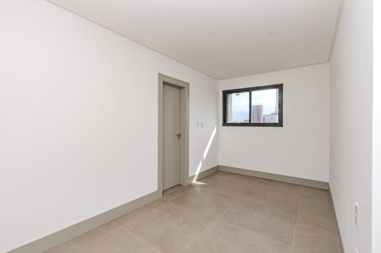 Apartamento à venda no Pioneiros: 