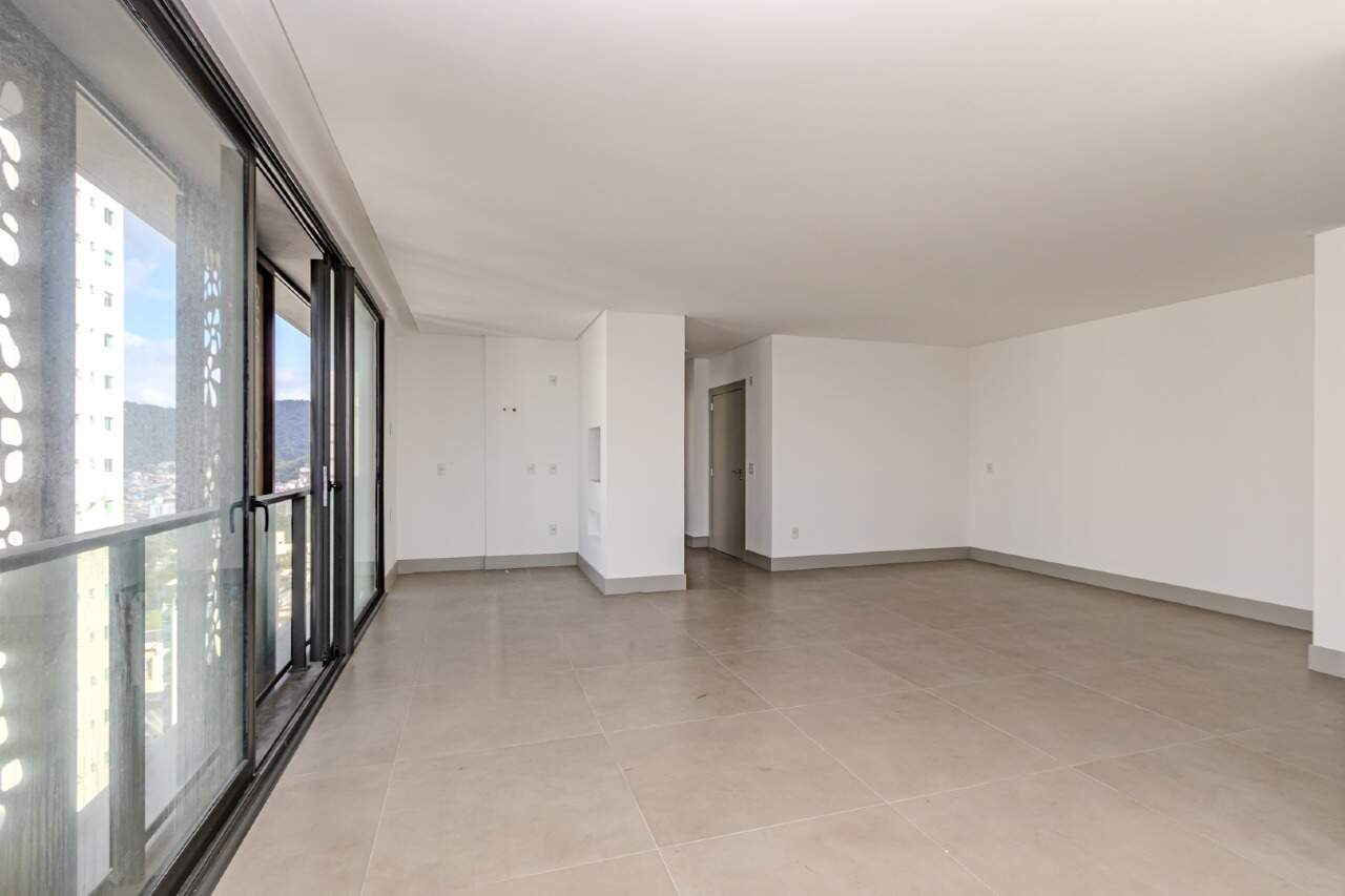Apartamento à venda no Pioneiros: 