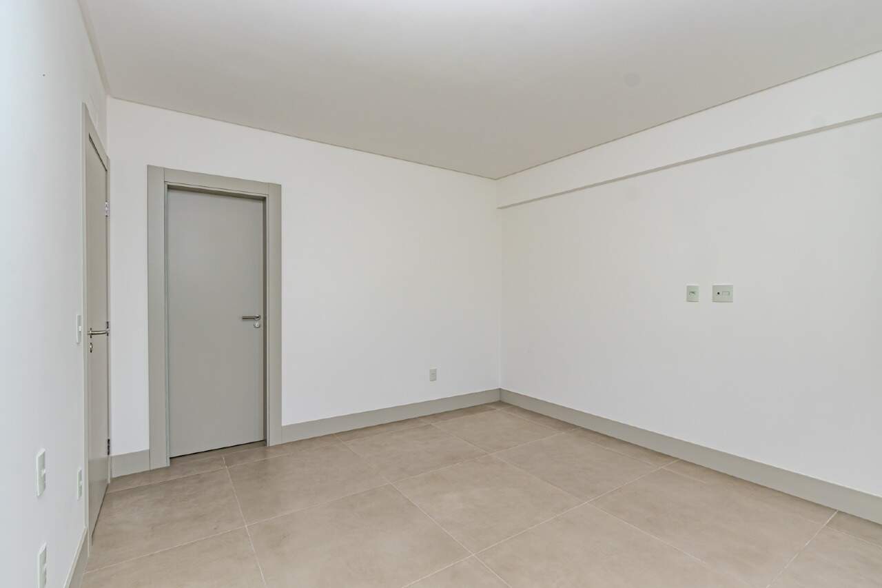 Apartamento à venda no Pioneiros: 