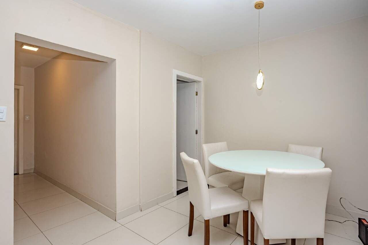 Apartamento à venda no Centro: Sala de jantar próxima à circulação
