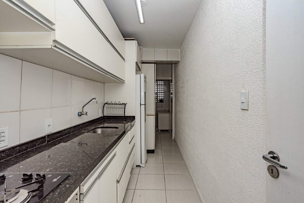 Apartamento à venda no Centro: Área de serviço com tanque e ventilação