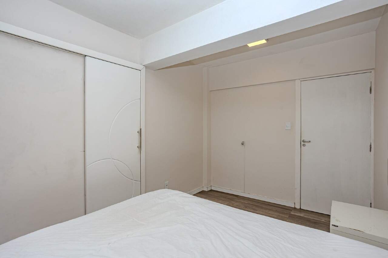 Apartamento à venda no Centro: Suíte com espaço para roupeiro