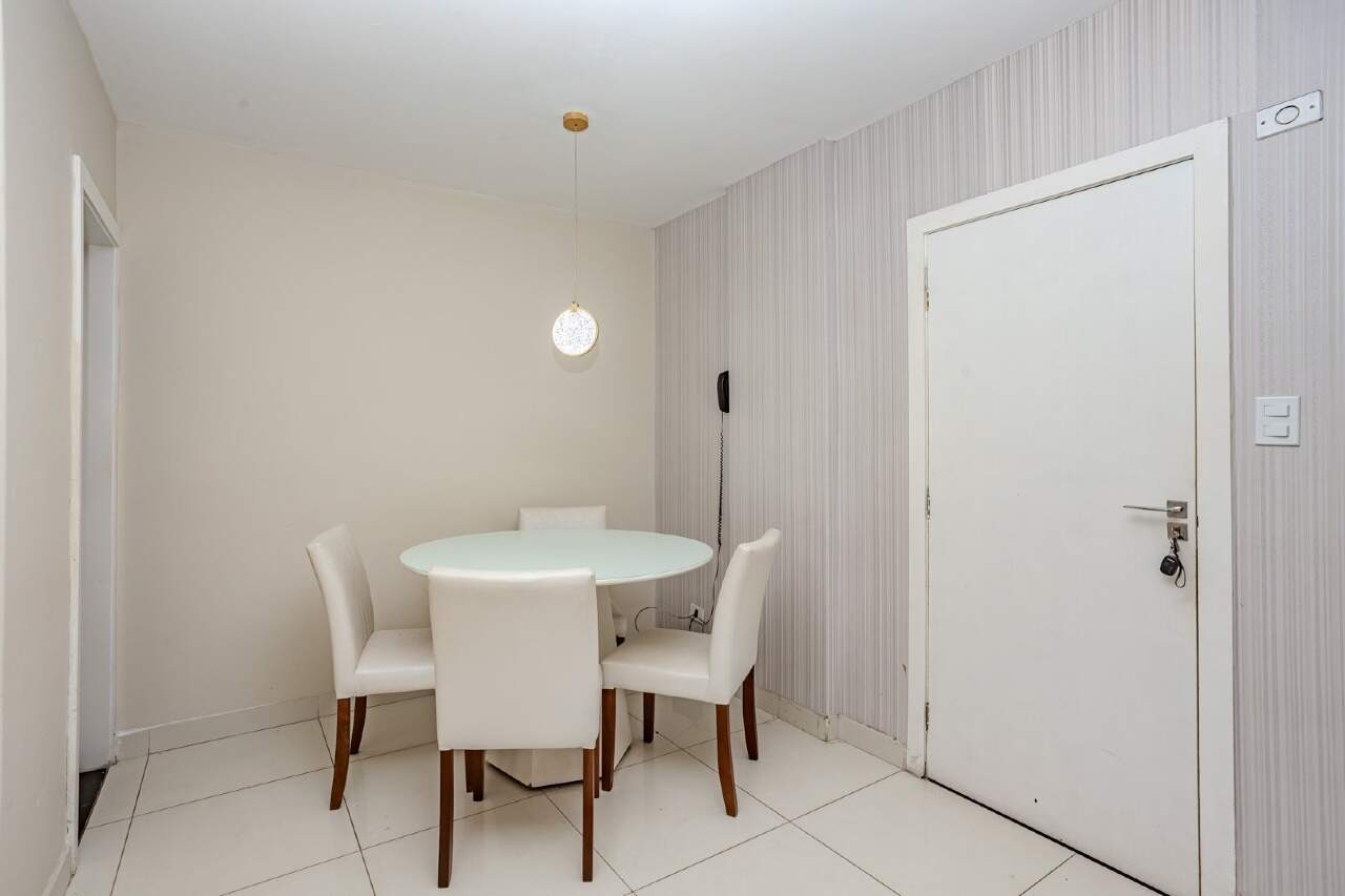 Apartamento à venda no Centro: Sala com vista para a área de jantar