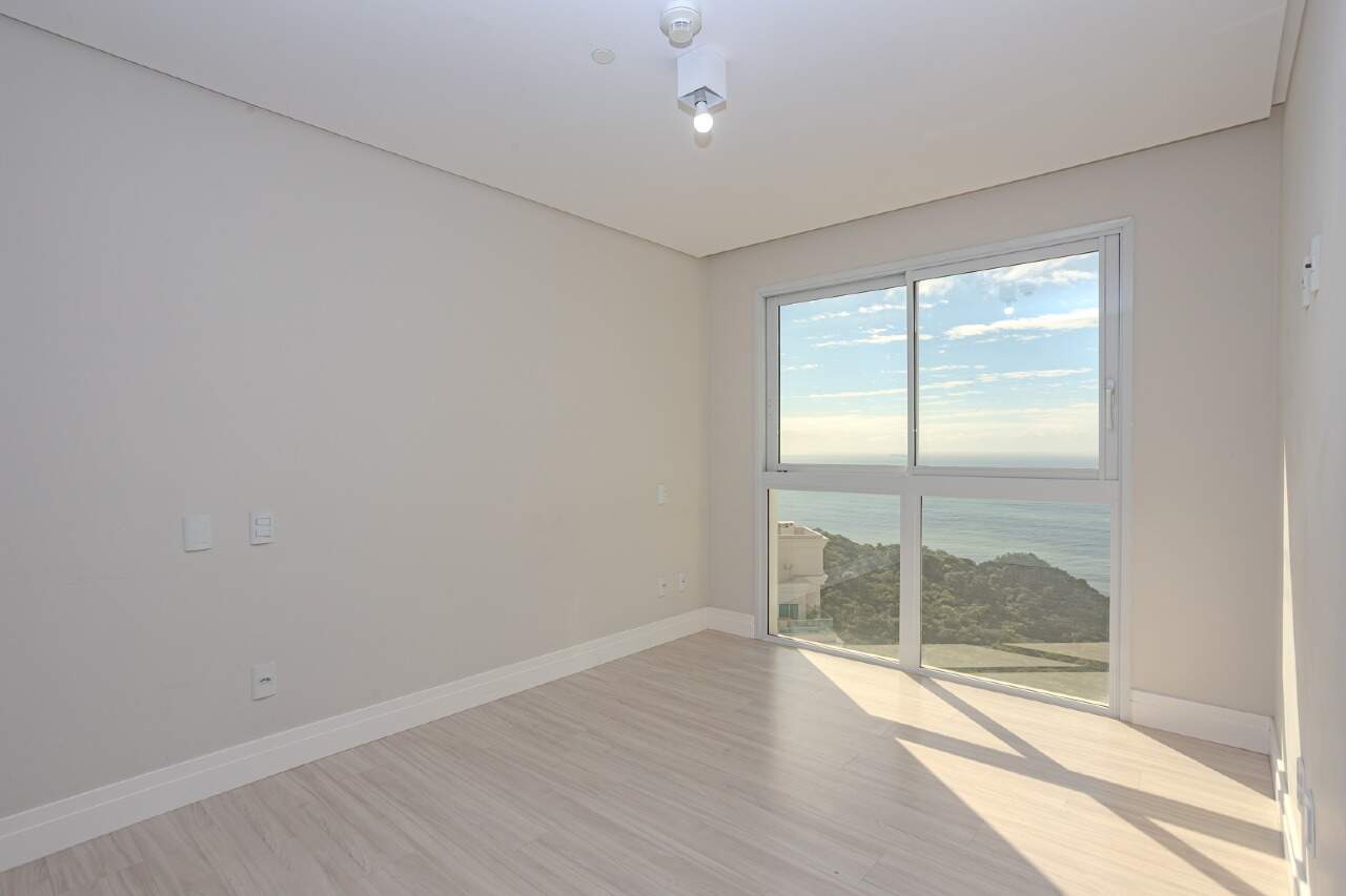 Apartamento à venda no Pioneiros: