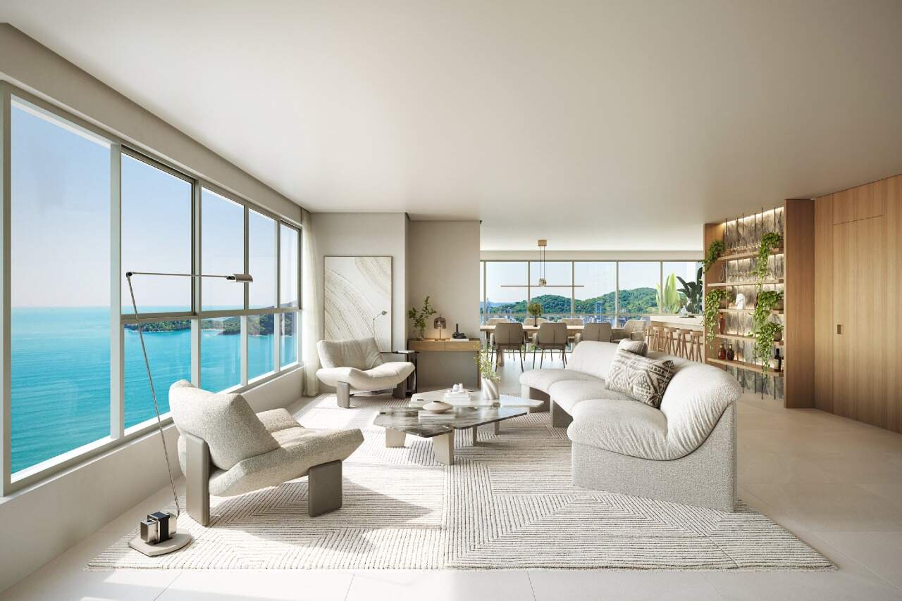 Apartamento diferenciado à venda no Pioneiros: Living do master com janelas de canto e vista para o mar (imagem ilustrativa)