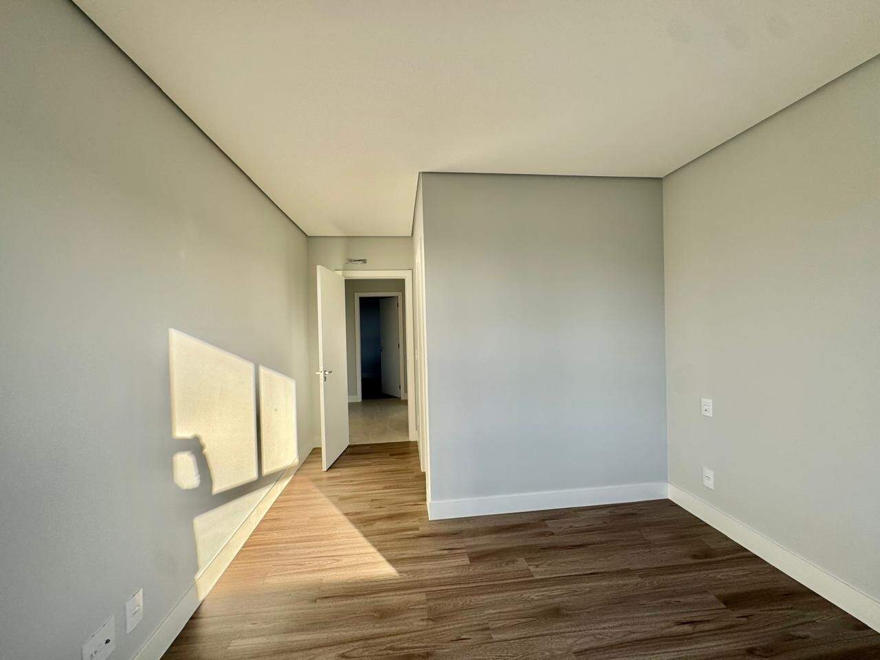 Apartamento à venda no Centro: Dormitório com luz natural