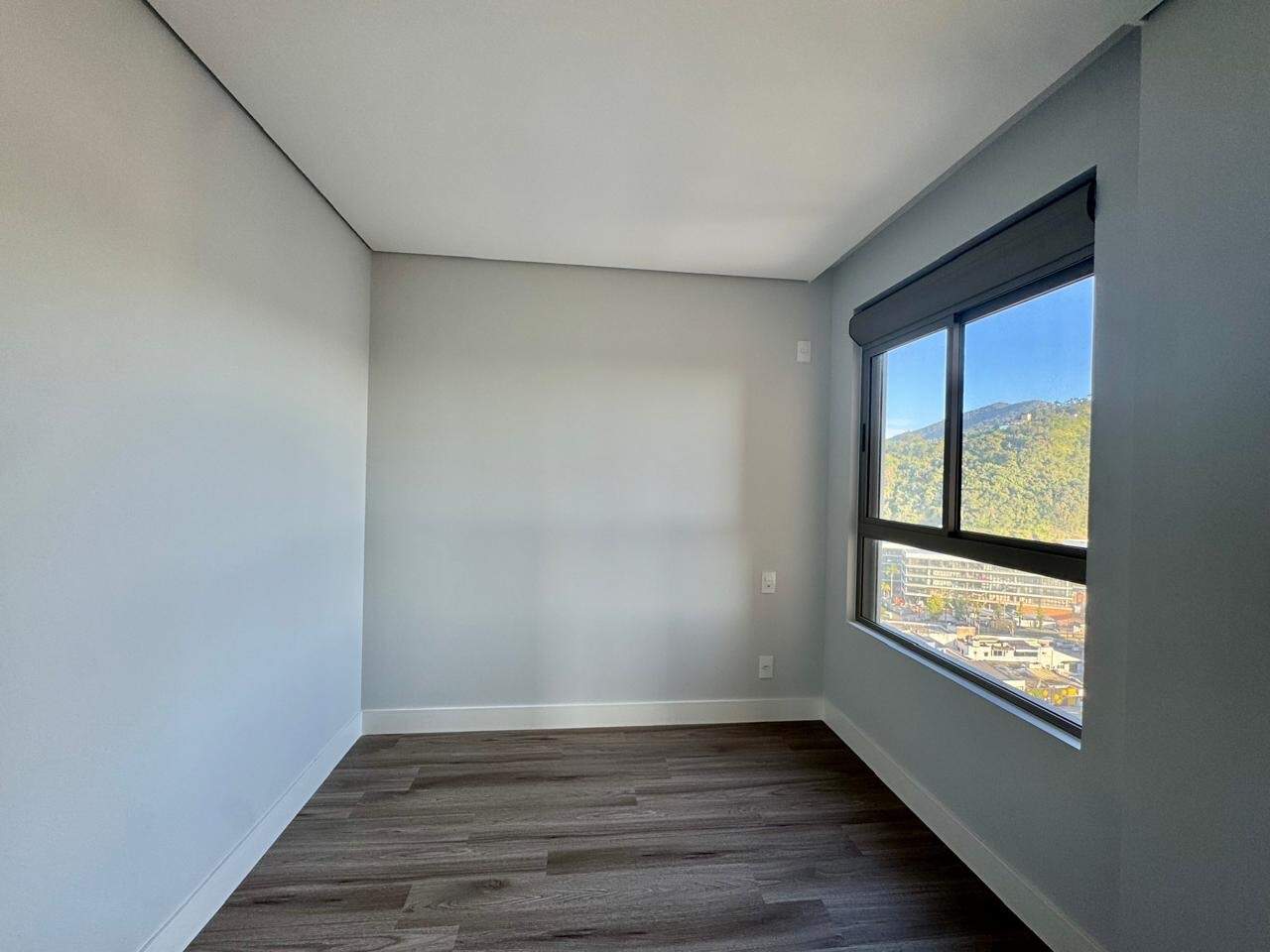 Apartamento à venda no Centro: Dormitório com vista para o morro