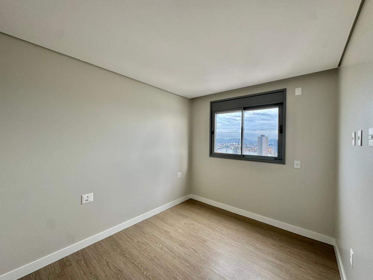 Apartamento à venda no Centro: Segunda suíte, com piso vinílico