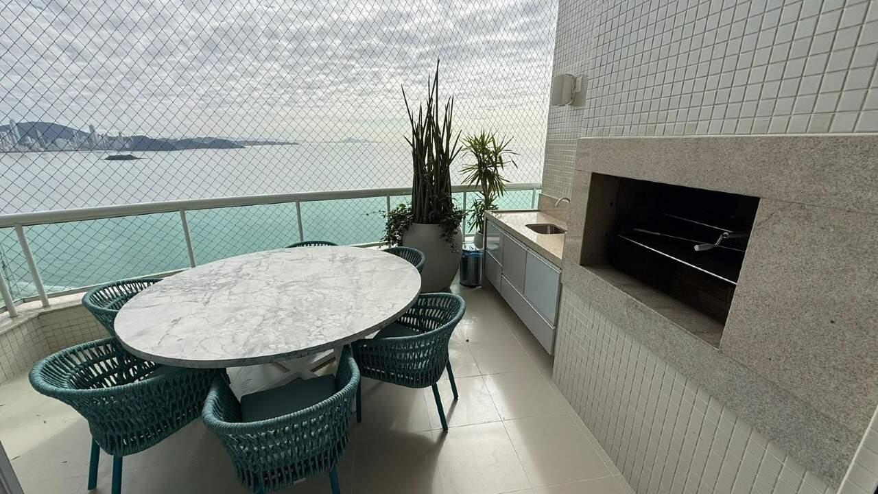 Apartamento à venda no Barra Sul: Sacada com churrasqueira de frente para o mar, no apartamento de 268 m² do Renaissance