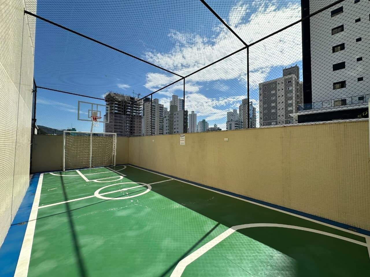Apartamento à venda no Centro: Quadra esportiva do Merithamon Residencial