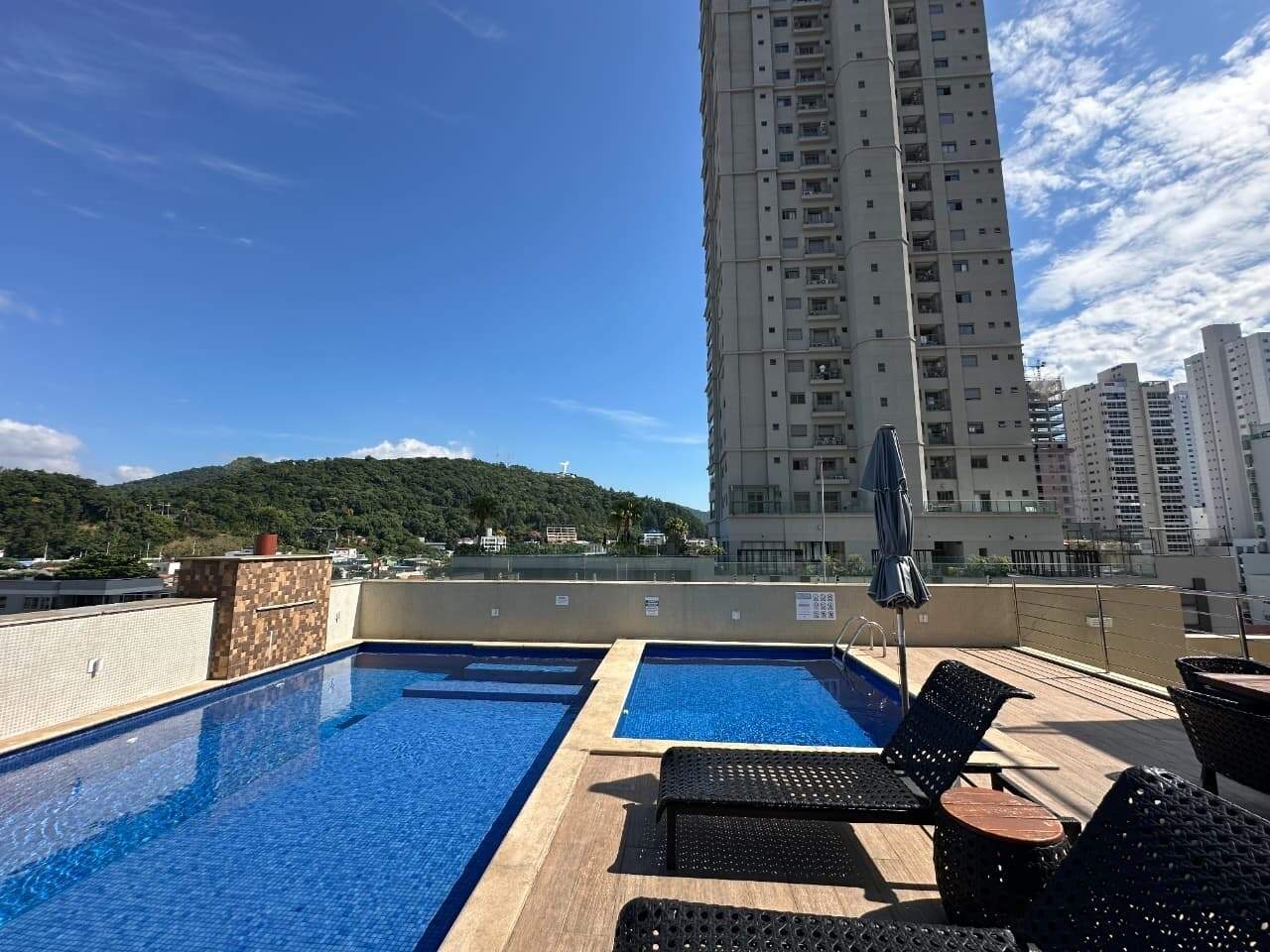 Apartamento à venda no Centro: Piscinas adulto e infantil do Merithamon Residencial