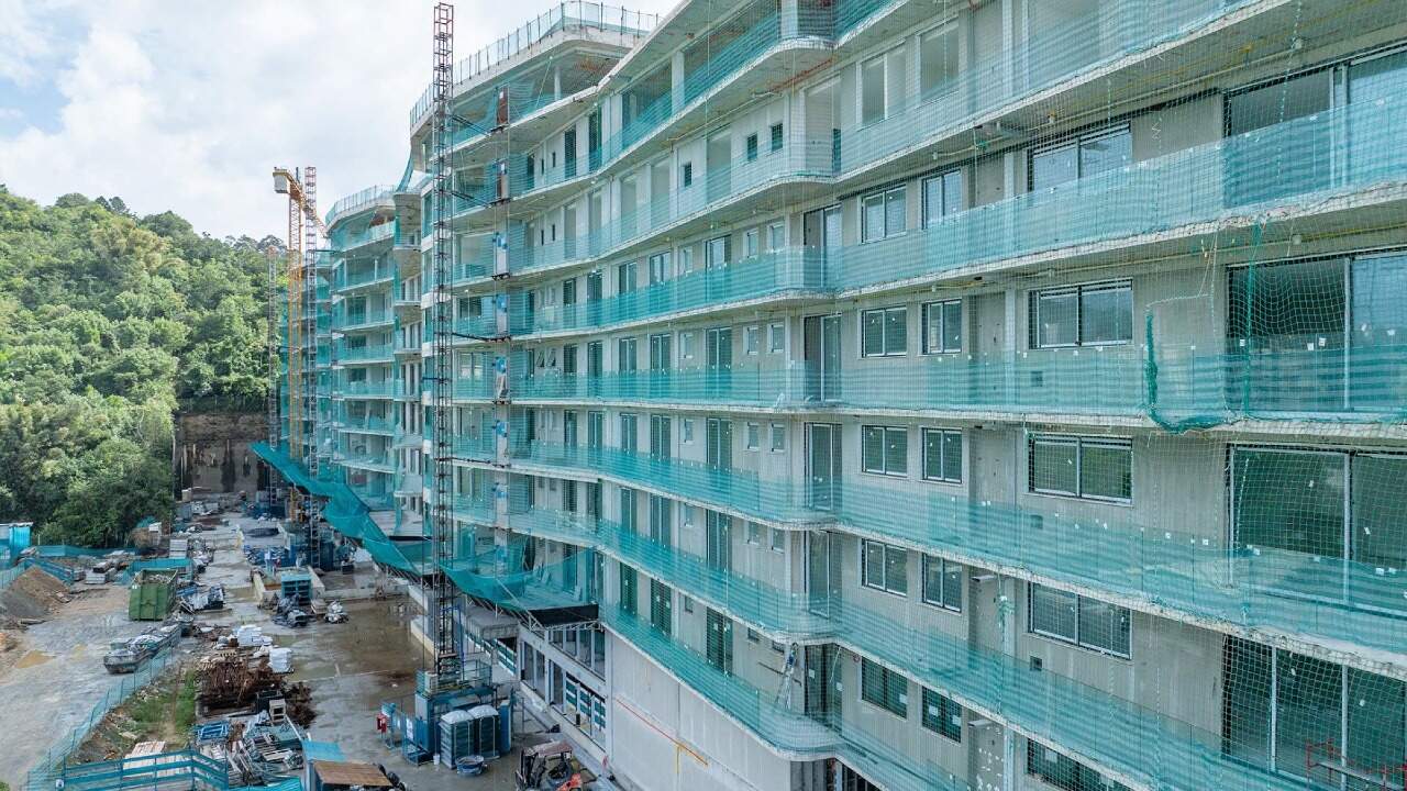 Apartamento diferenciado à venda no Praia Brava: Fachada do Scenarium Brava Norte em obra, agosto de 2026 (foto da FG)