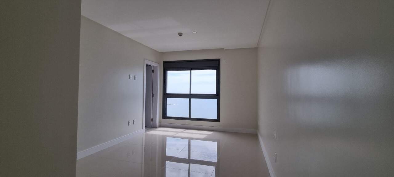 Apartamento à venda no Centro: Suíte com janela para o mar