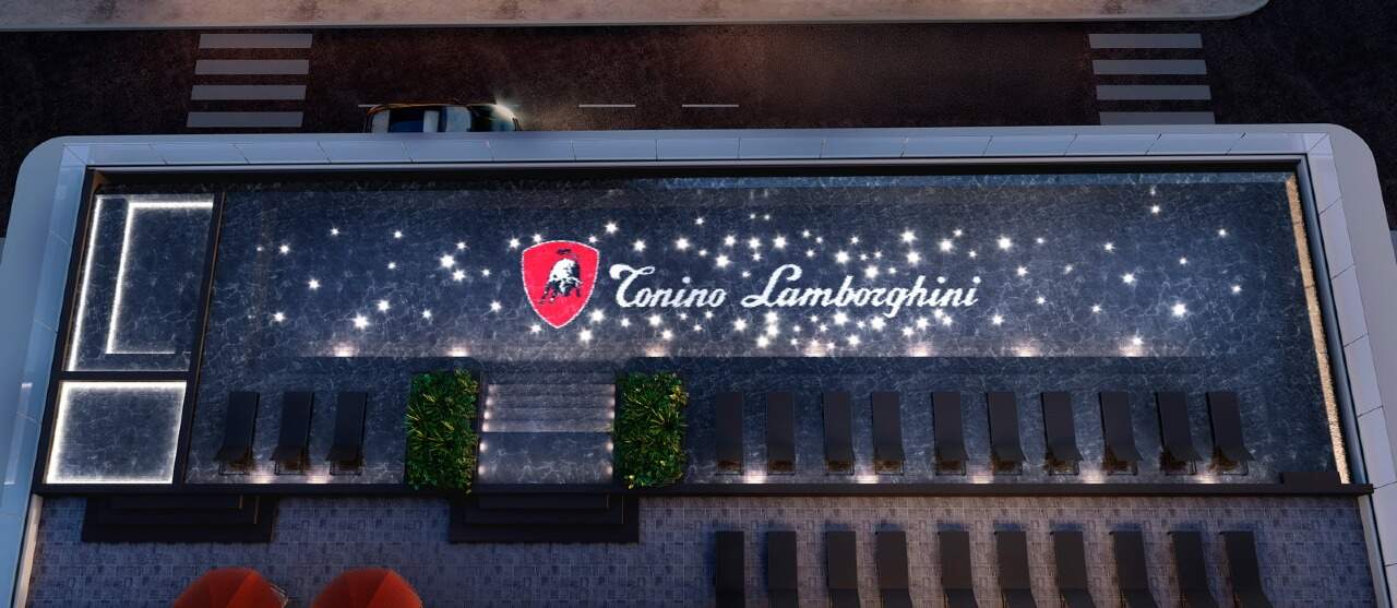 Apartamento à venda no Barra Sul: Piscina vista de cima, à noite, com a marca Tonino Lamborghini (imagem ilustrativa)