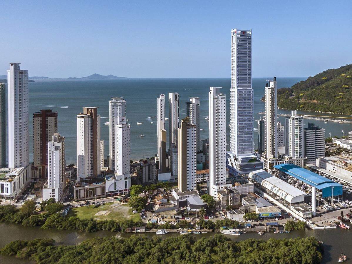 Apartamento à venda no Barra Sul: A Barra Sul vista do alto, entre o Rio Camboriú e o mar (fotomontagem ilustrativa)