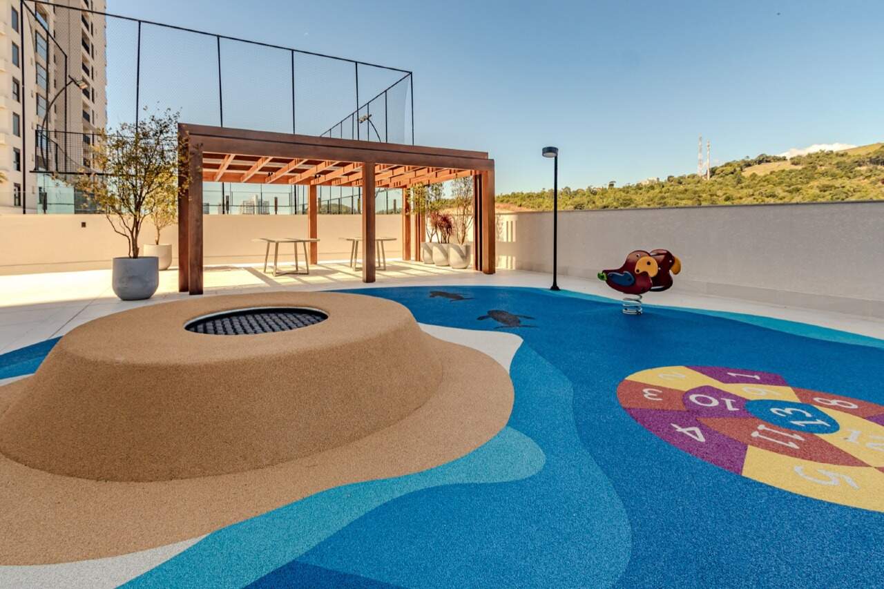 Apartamento à venda no Praia Brava: Playground com piso emborrachado e pergolado no lazer do Sirena