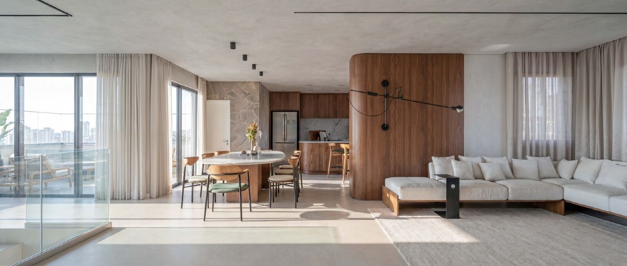 Cobertura à venda no Centro: Living com a escada interna no pavimento superior de duplex (imagem ilustrativa)