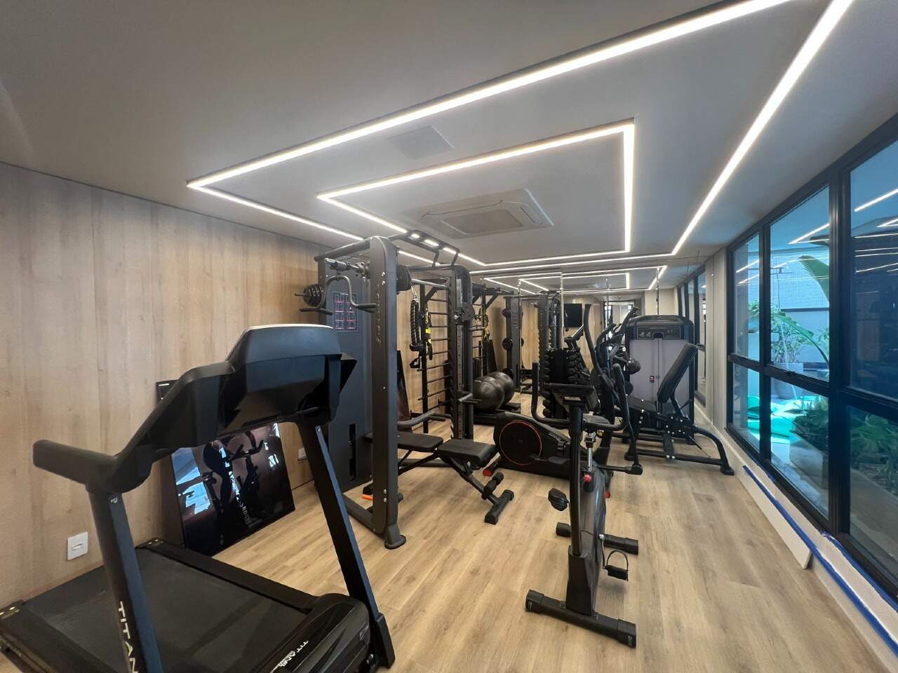 Apartamento à venda no Praia Brava: Academia equipada no mezanino do Brava Vel (foto real)