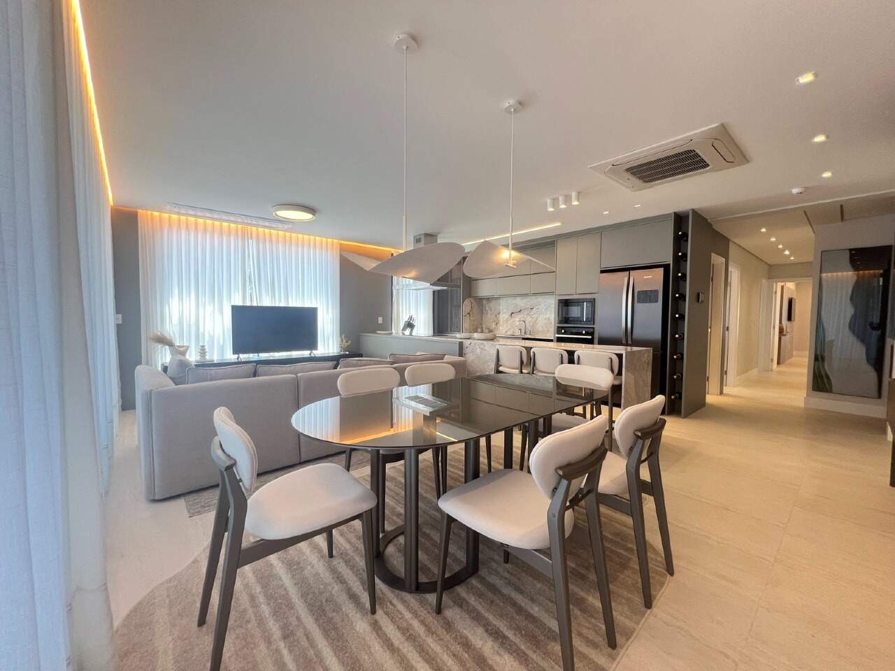 Apartamento à venda no Praia Brava: Jantar e living de apartamento decorado no Brava Vel (foto real de outra unidade)
