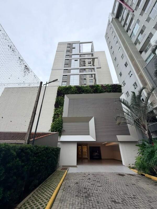 Apartamento à venda no Praia Brava: Fachada do Soul Brava Club com jardim vertical, na Rua Suécia, Praia Brava