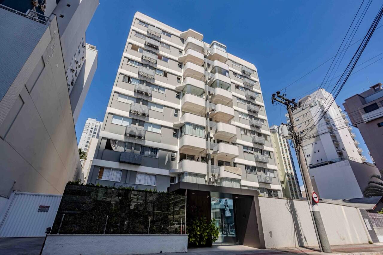 Apartamento à venda no Centro: Fachada do Edifício Cravo e Canela na Rua 2300, Centro de Balneário Camboriú