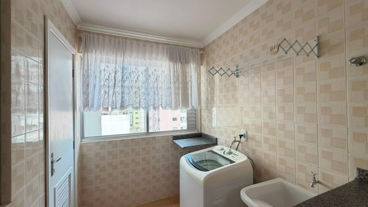 Apartamento à venda no Centro: Área de serviço separada, com tanque e janela