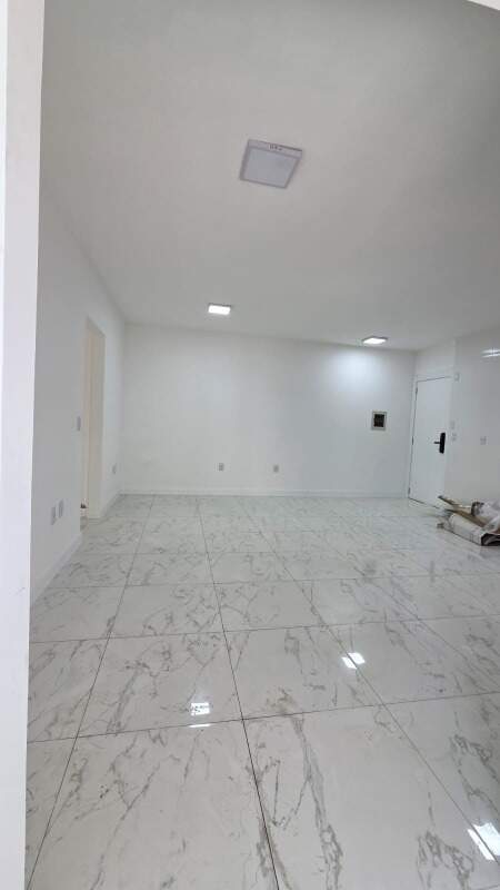 Apartamento à venda no Fazenda: Living e jantar com a porta de entrada