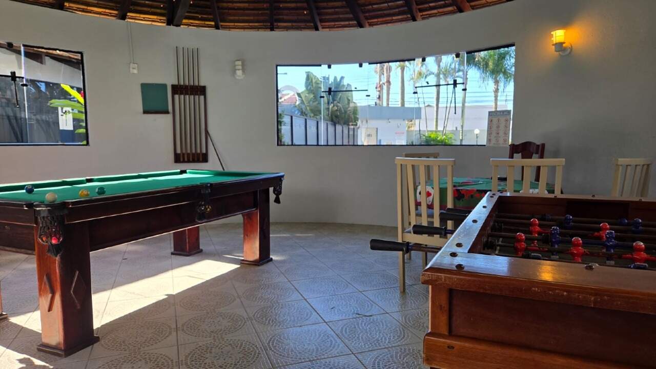 Apartamento à venda no Fazenda: Sala de jogos com sinuca e pebolim
