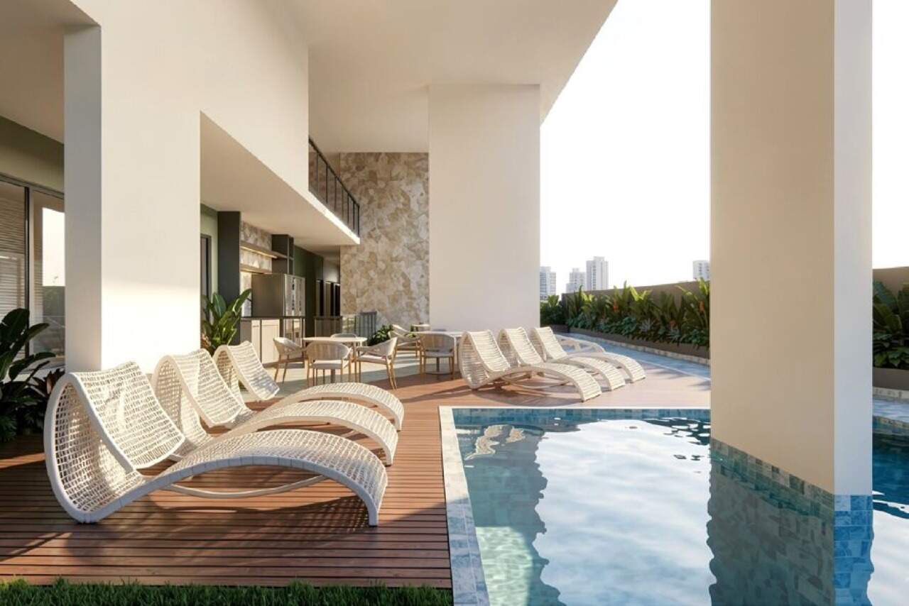 Apartamento diferenciado à venda no Centro: Piscina aquecida com deck de madeira e espreguiçadeiras (imagem ilustrativa)