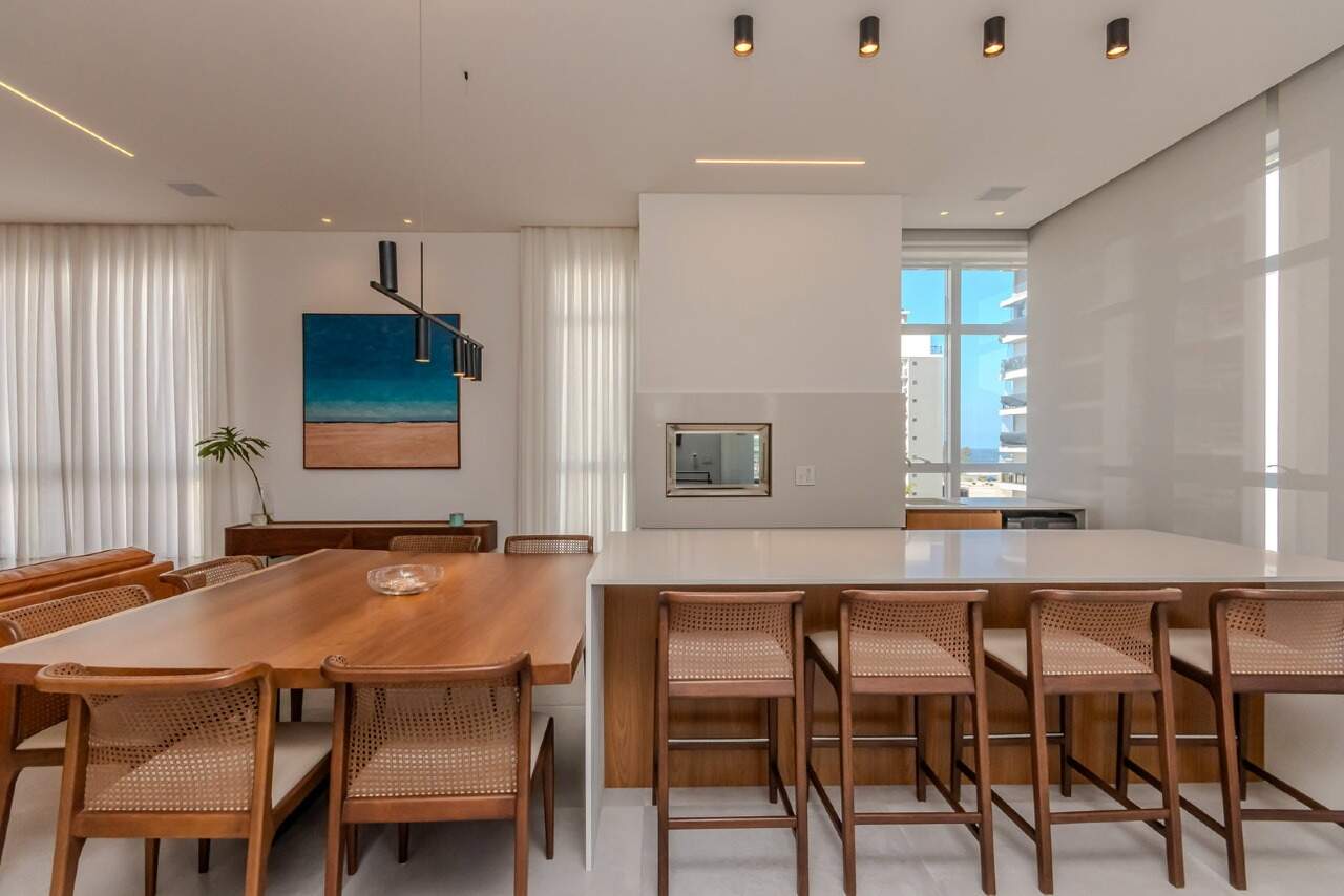 Apartamento à venda no Praia Brava: Jantar integrado à ilha da cozinha