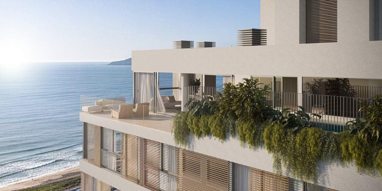 Cobertura à venda no Praia Brava: Terraço da cobertura visto do alto, com o mar ao fundo (imagem ilustrativa)