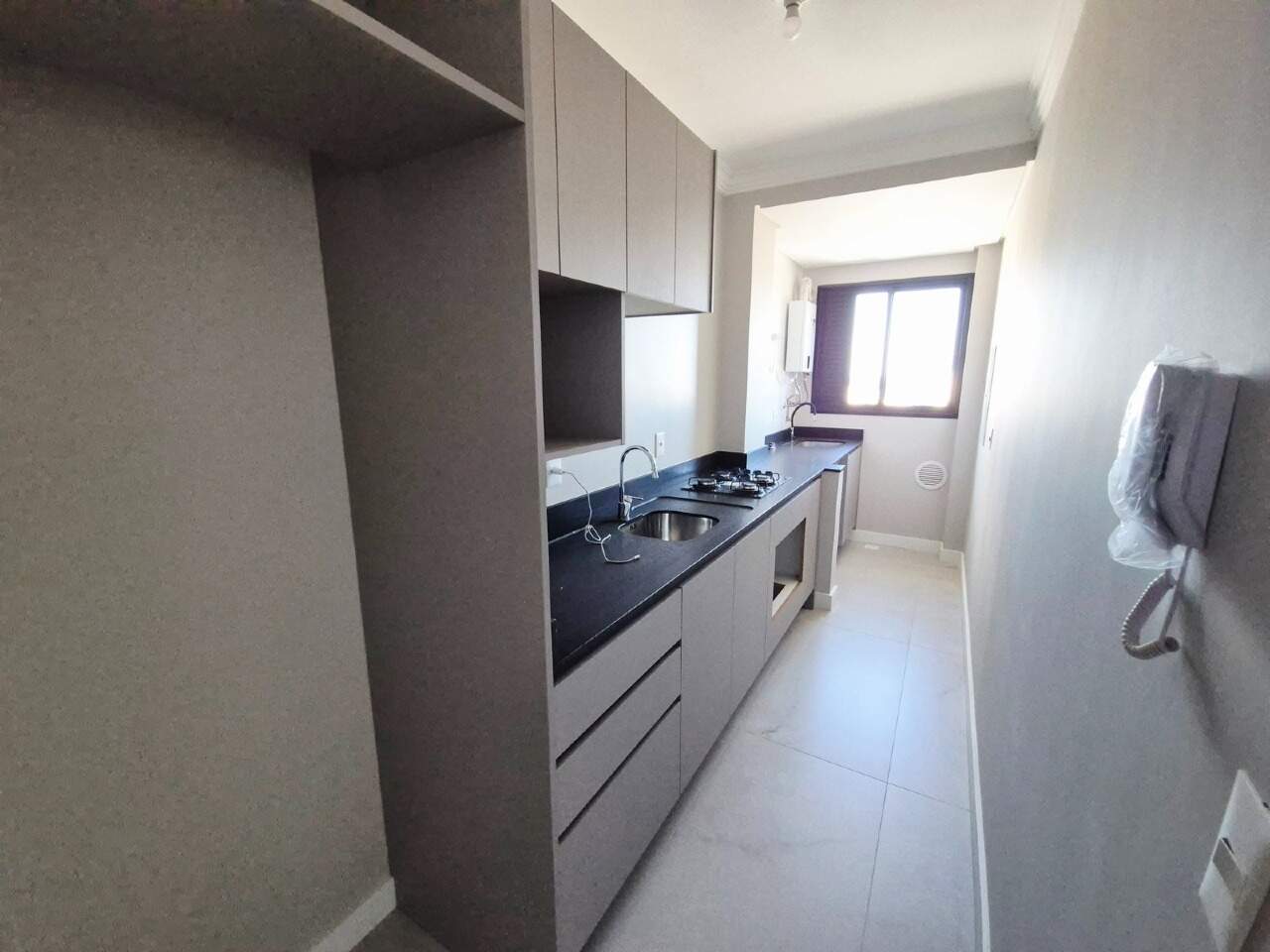 Apartamento à venda no Praia Brava: Cozinha com armários e pia