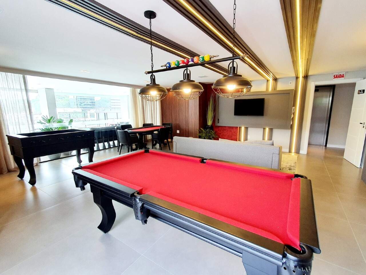 Apartamento à venda no Praia Brava: Sala de jogos com mesa de sinuca