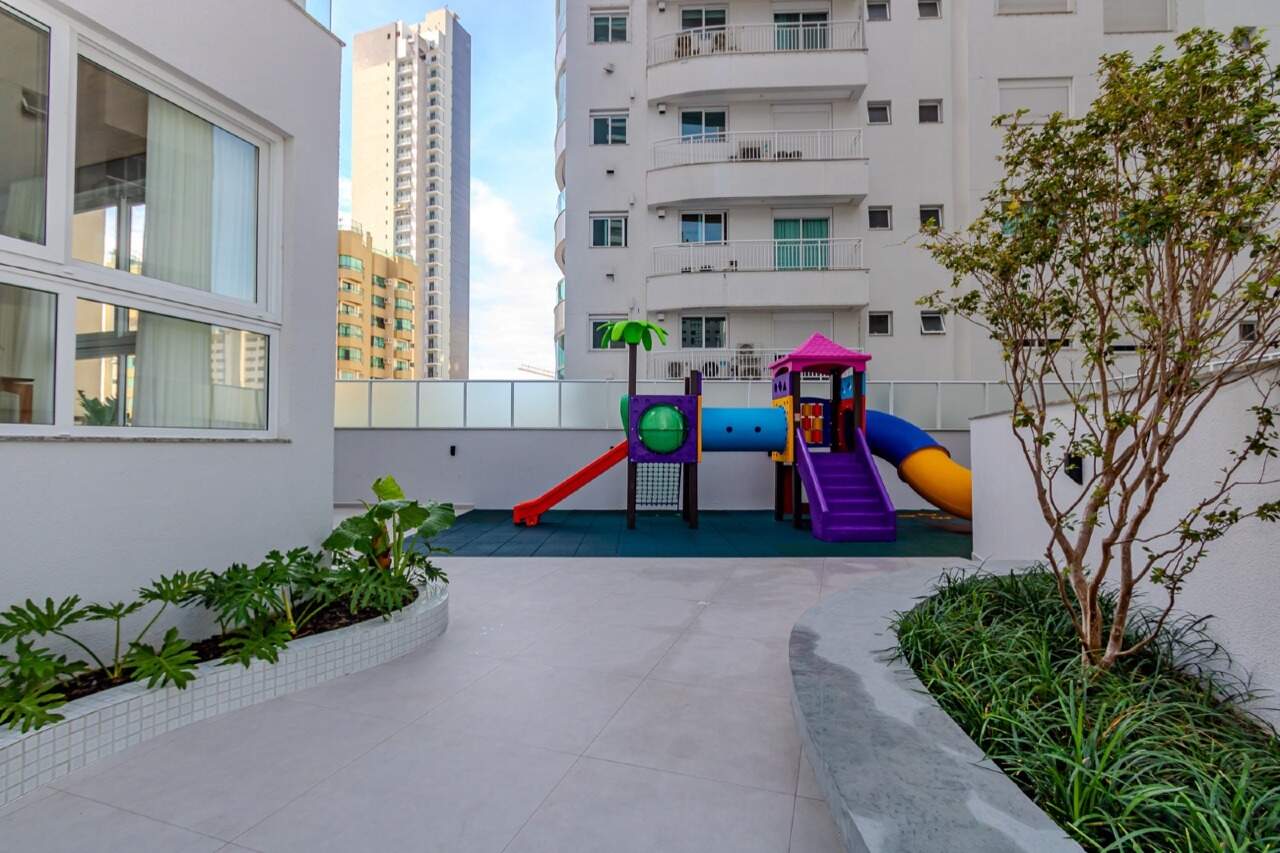 Apartamento à venda no Fazenda: Playground com piso emborrachado