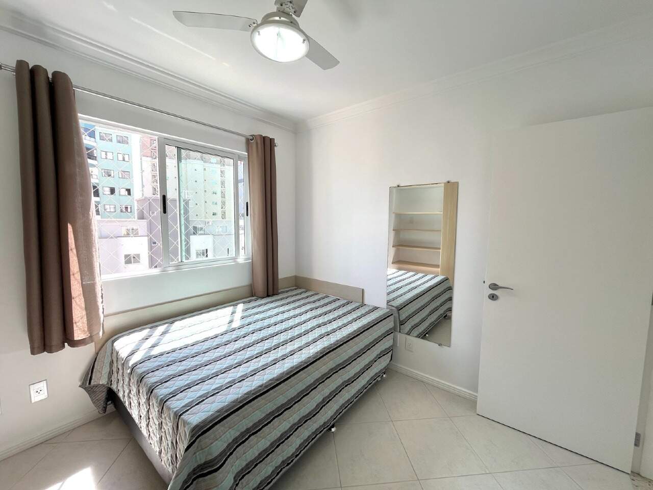Apartamento à venda no Centro: Segundo dormitório do apartamento.