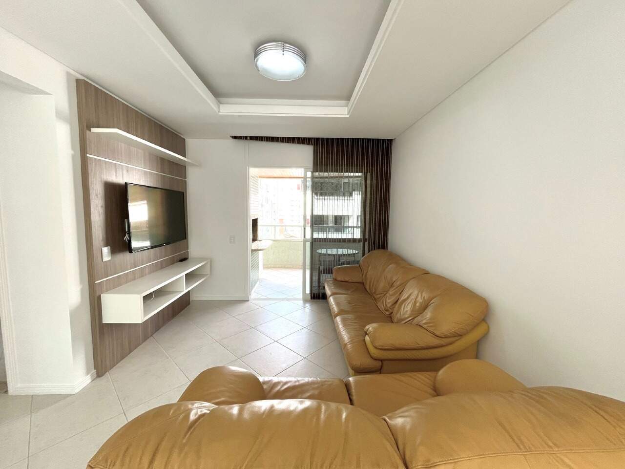 Apartamento à venda no Centro: Living com espaços de estar e jantar.