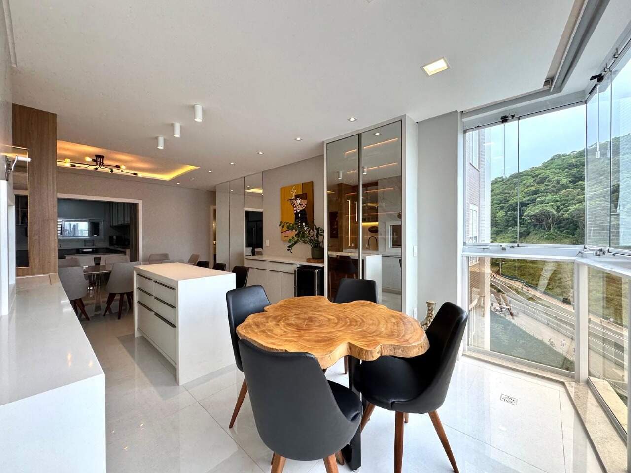 Apartamento à venda no Pioneiros: Espaço de jantar integrado à área social