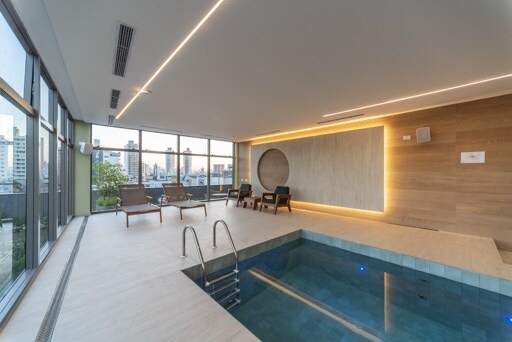Apartamento diferenciado à venda no Centro: Piscina coberta do Space Soul