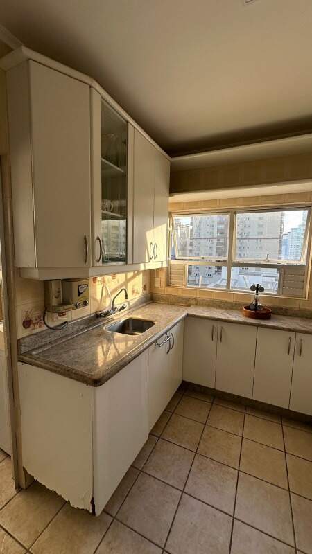 Apartamento à venda no Centro: Cozinha com armários