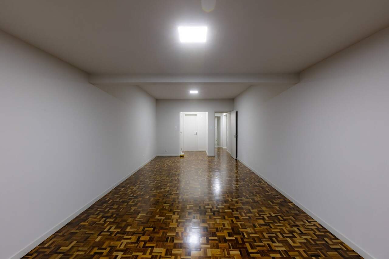Apartamento à venda no Centro: Sala de estar sem mobiliário
