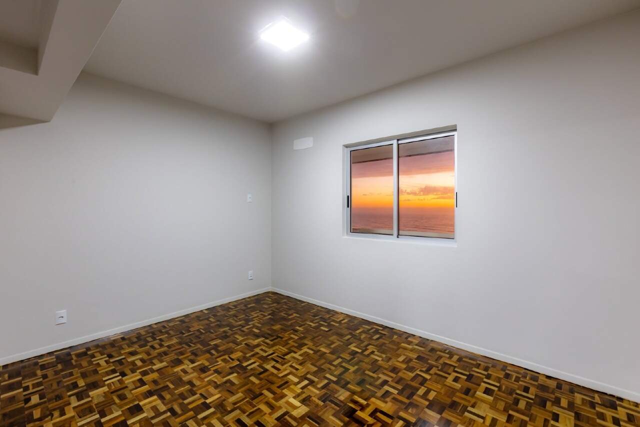Apartamento à venda no Centro: Quarto com janela para o mar