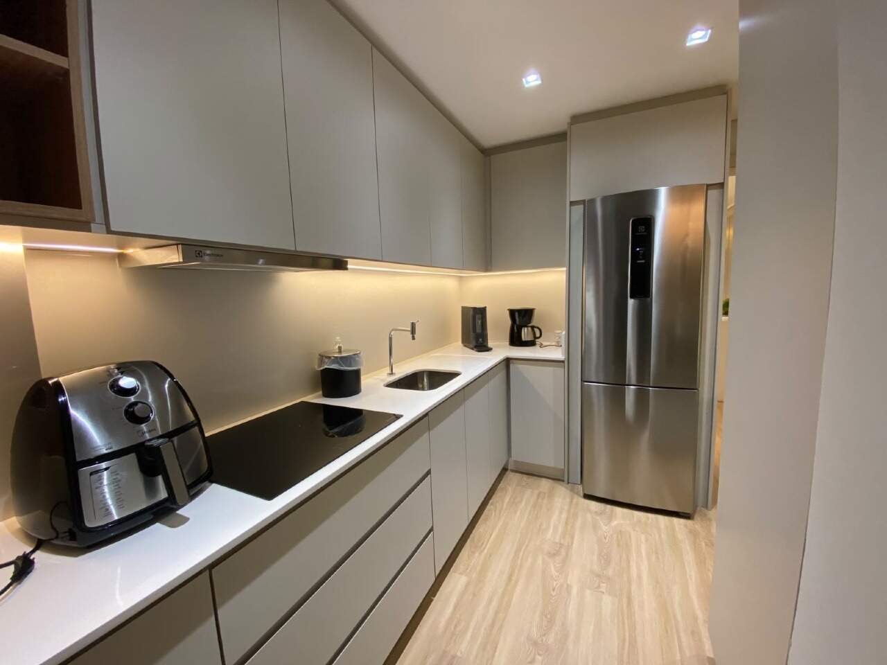 Apartamento à venda no Centro: Cozinha com armários planejados
