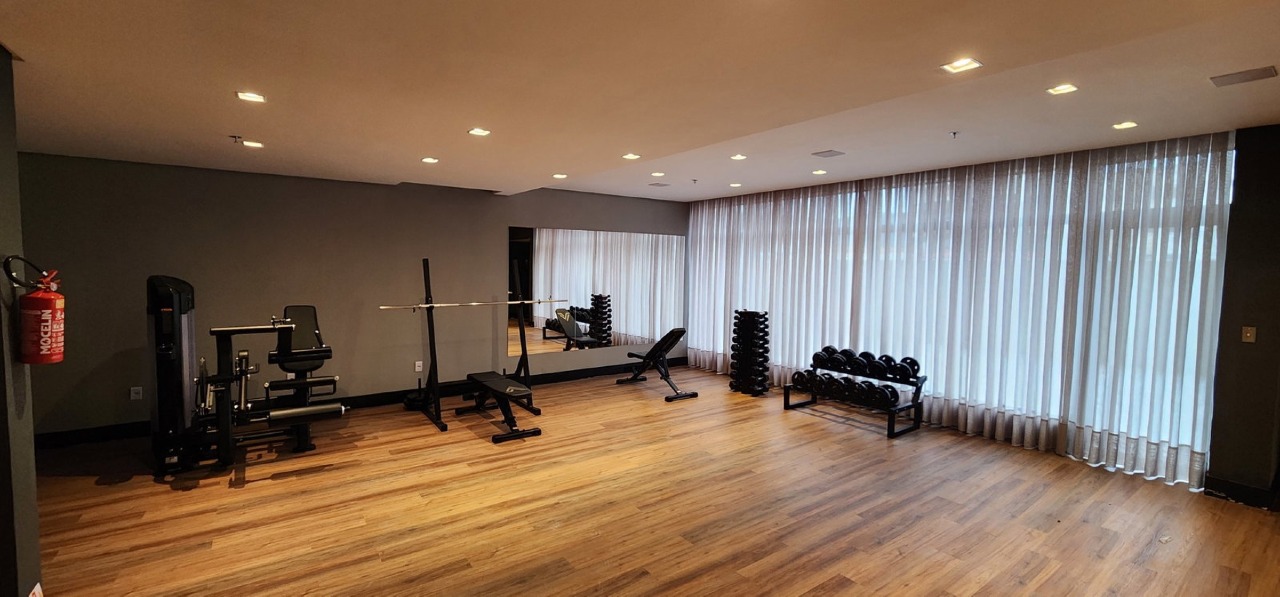 Apartamento à venda no Centro: Academia com aparelhos de musculação